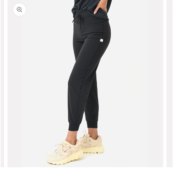 VUORI Daily Jogger Black • XS • NWT • Soft Tech Joggers - Picture 1 of 3
